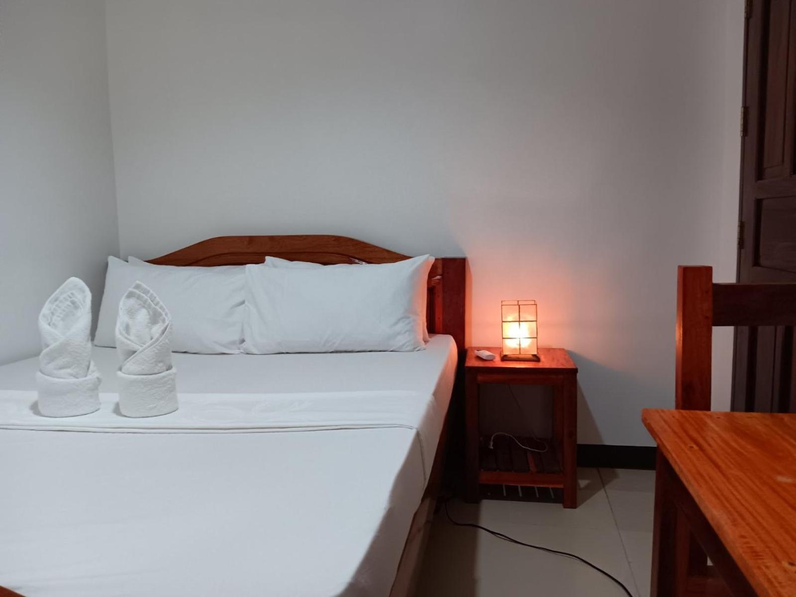 Forest Bay Inn Ель-Нідо Екстер'єр фото